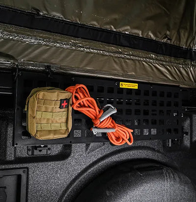 Optionales Steckbrett erweitert den Stauraum.